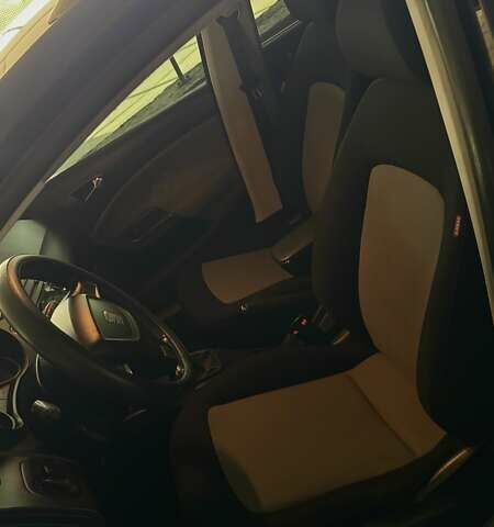 Сеат Ибица 2012 в Днепре (Днепропетровске) на Automoto.ua Черный Сеат Ибица, объемом двигателя 1.2 л и пробегом 200 тыс. км за 6500 $, фото 9 на Automoto.ua