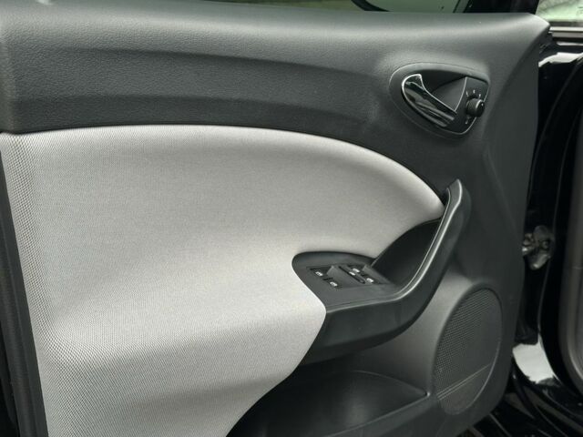 Чорний Сеат Ibiza, об'ємом двигуна 1.2 л та пробігом 200 тис. км за 6700 $, фото 8 на Automoto.ua