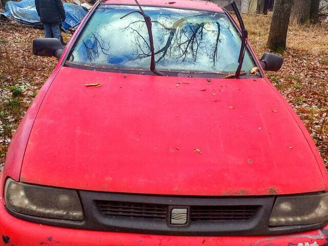 Червоний Сеат Ibiza, об'ємом двигуна 1 л та пробігом 0 тис. км за 1000 $, фото 3 на Automoto.ua