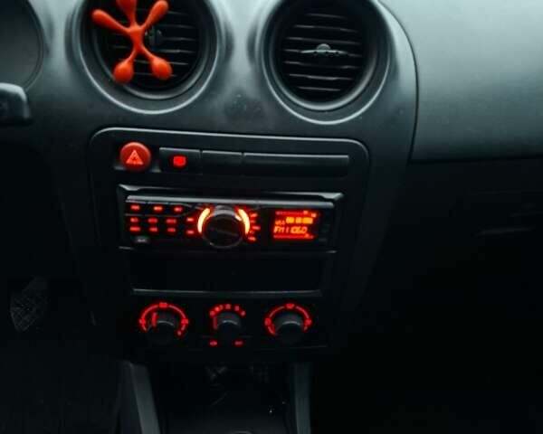 Красный Сеат Ибица, объемом двигателя 1.4 л и пробегом 244 тыс. км за 3300 $, фото 11 на Automoto.ua