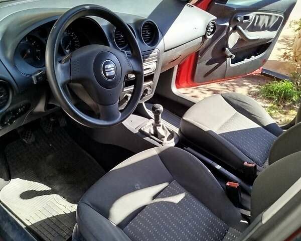 Красный Сеат Ибица, объемом двигателя 1.4 л и пробегом 251 тыс. км за 3750 $, фото 9 на Automoto.ua