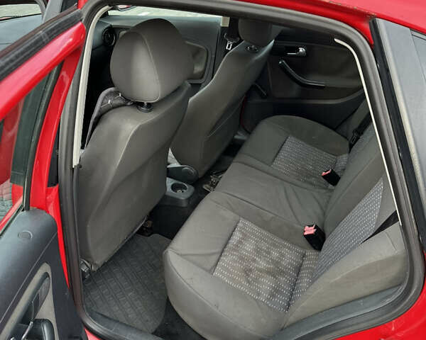 Червоний Сеат Ibiza, об'ємом двигуна 1.4 л та пробігом 217 тис. км за 2900 $, фото 13 на Automoto.ua