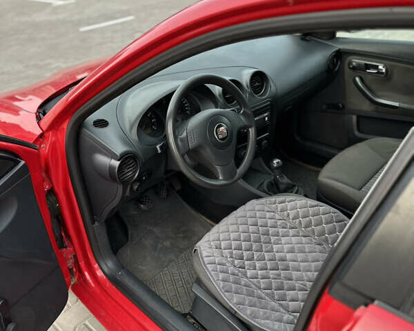 Червоний Сеат Ibiza, об'ємом двигуна 1.4 л та пробігом 217 тис. км за 2900 $, фото 9 на Automoto.ua