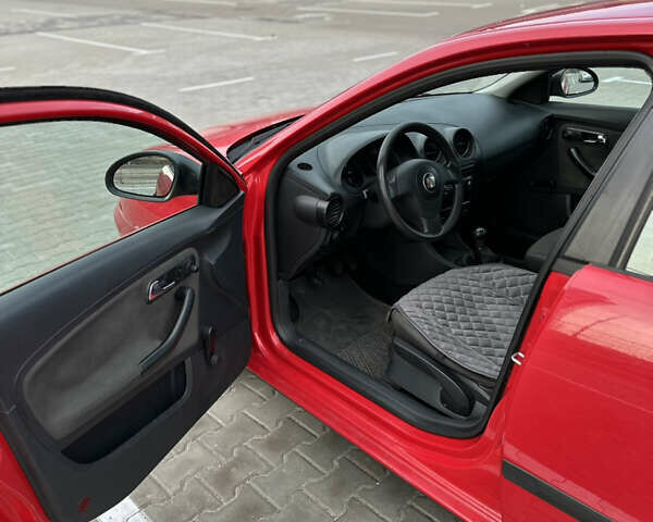 Червоний Сеат Ibiza, об'ємом двигуна 1.4 л та пробігом 217 тис. км за 2900 $, фото 11 на Automoto.ua