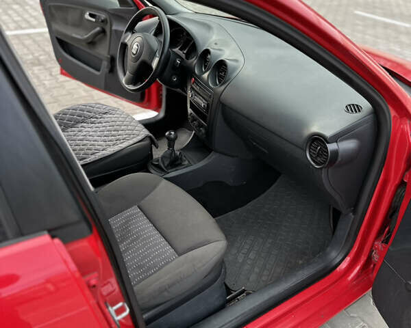 Червоний Сеат Ibiza, об'ємом двигуна 1.4 л та пробігом 217 тис. км за 2900 $, фото 12 на Automoto.ua