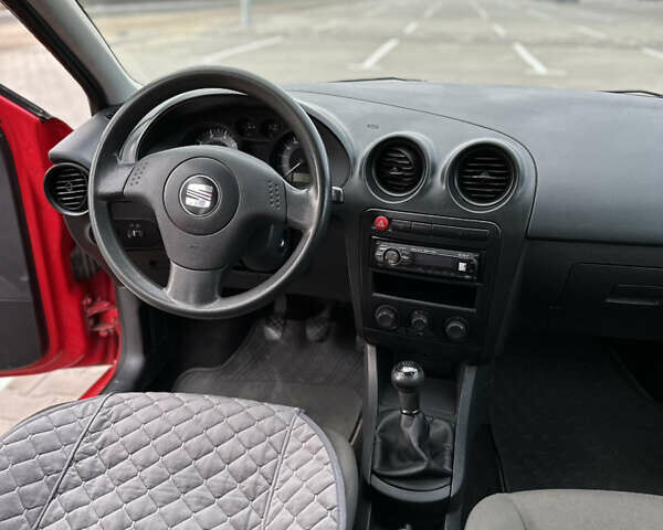 Червоний Сеат Ibiza, об'ємом двигуна 1.4 л та пробігом 217 тис. км за 2900 $, фото 10 на Automoto.ua