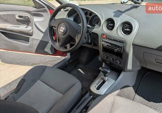 Красный Сеат Ибица, объемом двигателя 1.39 л и пробегом 219 тыс. км за 3900 $, фото 11 на Automoto.ua