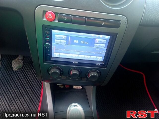 Красный Сеат Ибица, объемом двигателя 2 л и пробегом 237 тыс. км за 4000 $, фото 1 на Automoto.ua