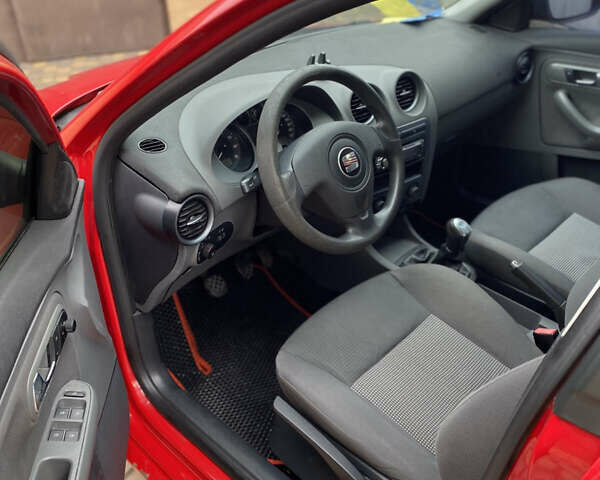 Красный Сеат Ибица, объемом двигателя 1.39 л и пробегом 172 тыс. км за 2699 $, фото 6 на Automoto.ua