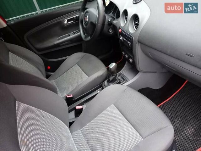 Красный Сеат Ибица, объемом двигателя 1.4 л и пробегом 172 тыс. км за 3000 $, фото 9 на Automoto.ua