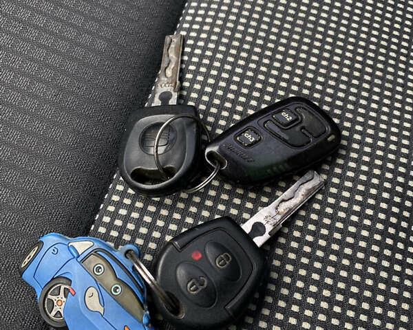 Красный Сеат Ибица, объемом двигателя 1.39 л и пробегом 172 тыс. км за 2699 $, фото 17 на Automoto.ua