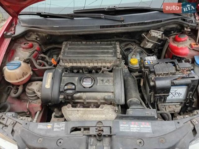 Красный Сеат Ибица, объемом двигателя 1.4 л и пробегом 172 тыс. км за 3000 $, фото 8 на Automoto.ua