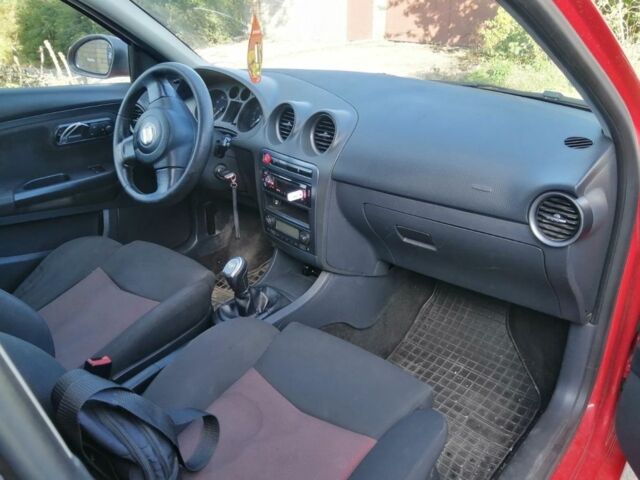 Красный Сеат Ибица, объемом двигателя 2 л и пробегом 270 тыс. км за 4098 $, фото 6 на Automoto.ua