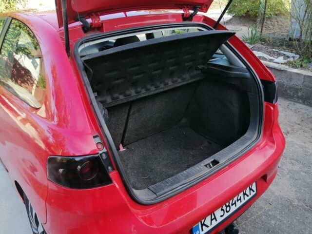 Красный Сеат Ибица, объемом двигателя 2 л и пробегом 270 тыс. км за 4098 $, фото 5 на Automoto.ua