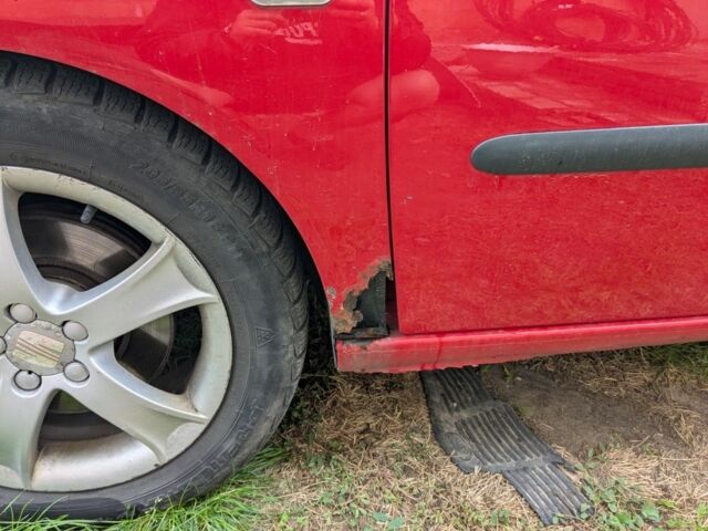 Червоний Сеат Ibiza, об'ємом двигуна 2 л та пробігом 199 тис. км за 3200 $, фото 2 на Automoto.ua