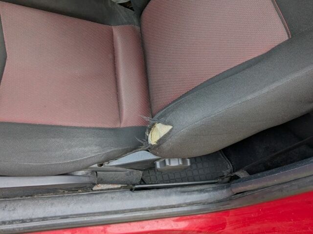 Червоний Сеат Ibiza, об'ємом двигуна 2 л та пробігом 199 тис. км за 3200 $, фото 4 на Automoto.ua