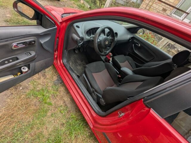 Червоний Сеат Ibiza, об'ємом двигуна 2 л та пробігом 199 тис. км за 3200 $, фото 6 на Automoto.ua