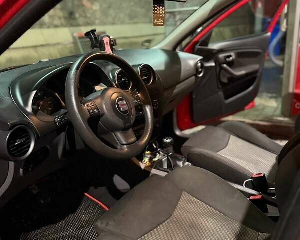 Червоний Сеат Ibiza, об'ємом двигуна 1.2 л та пробігом 218 тис. км за 3550 $, фото 6 на Automoto.ua