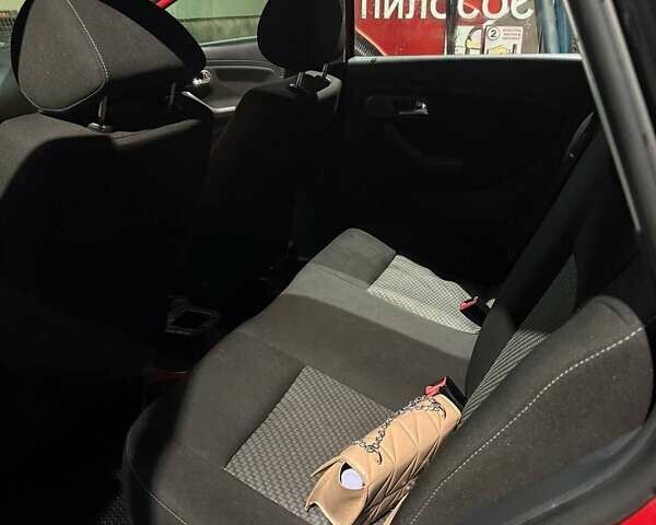 Червоний Сеат Ibiza, об'ємом двигуна 1.2 л та пробігом 218 тис. км за 3550 $, фото 5 на Automoto.ua