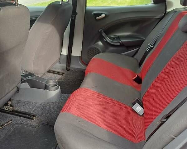 Красный Сеат Ибица, объемом двигателя 1.6 л и пробегом 105 тыс. км за 7300 $, фото 6 на Automoto.ua