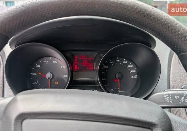Червоний Сеат Ibiza, об'ємом двигуна 1.39 л та пробігом 136 тис. км за 4700 $, фото 4 на Automoto.ua