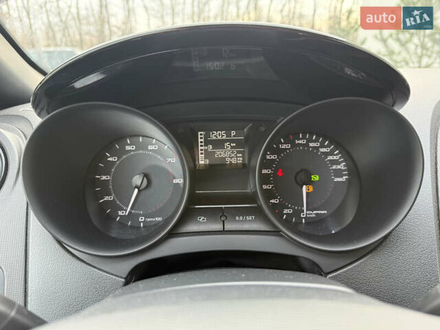 Червоний Сеат Ibiza, об'ємом двигуна 1.4 л та пробігом 206 тис. км за 6999 $, фото 35 на Automoto.ua