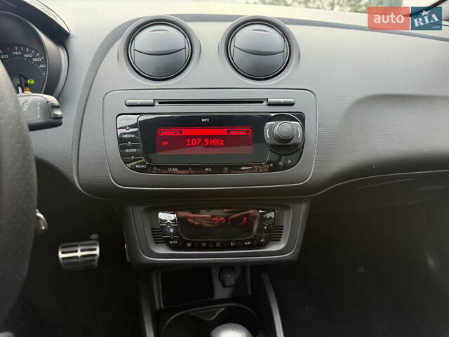 Червоний Сеат Ibiza, об'ємом двигуна 1.4 л та пробігом 206 тис. км за 6999 $, фото 36 на Automoto.ua