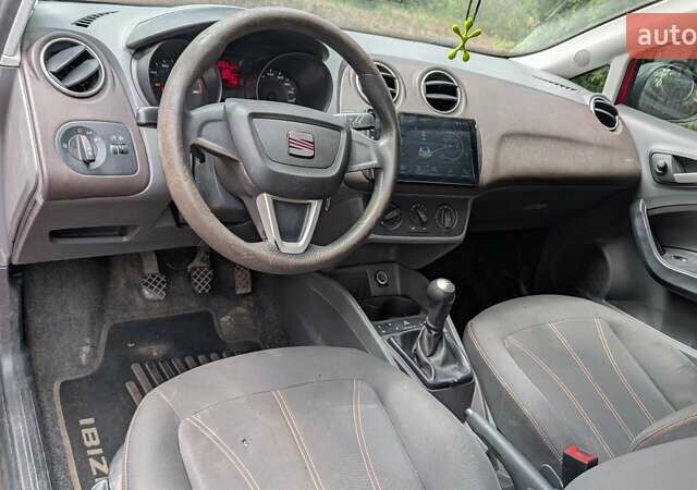 Червоний Сеат Ibiza, об'ємом двигуна 1.39 л та пробігом 136 тис. км за 4700 $, фото 3 на Automoto.ua