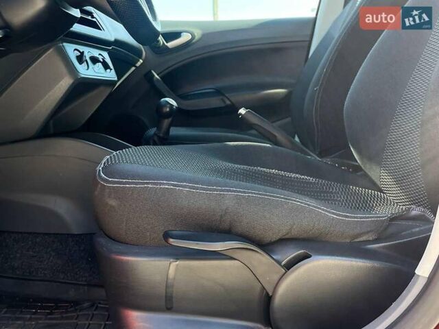Червоний Сеат Ibiza, об'ємом двигуна 1.4 л та пробігом 218 тис. км за 5990 $, фото 34 на Automoto.ua