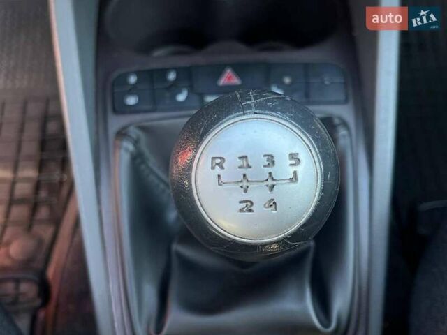 Червоний Сеат Ibiza, об'ємом двигуна 1.4 л та пробігом 218 тис. км за 5990 $, фото 26 на Automoto.ua