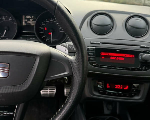 Червоний Сеат Ibiza, об'ємом двигуна 1.4 л та пробігом 206 тис. км за 6999 $, фото 34 на Automoto.ua