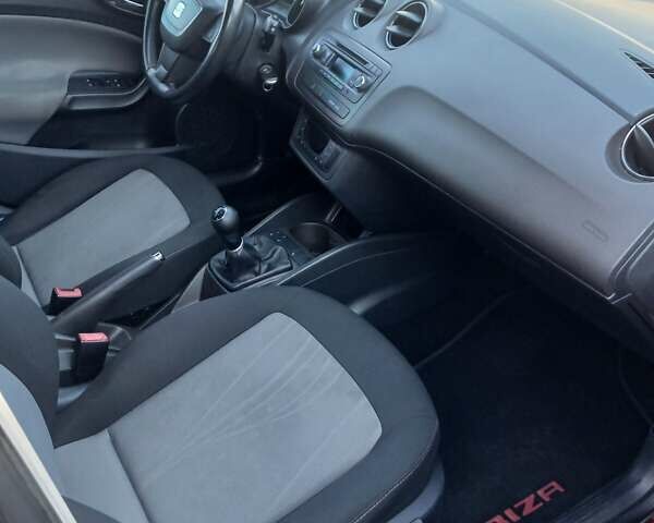 Красный Сеат Ибица, объемом двигателя 1.39 л и пробегом 185 тыс. км за 6800 $, фото 12 на Automoto.ua