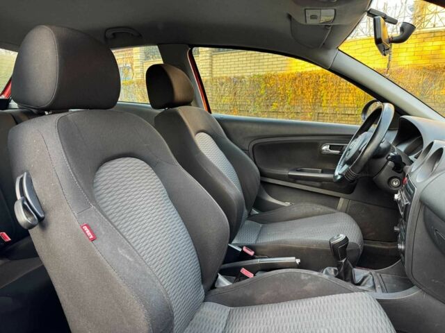 Красный Сеат Ибица, объемом двигателя 2 л и пробегом 126 тыс. км за 3990 $, фото 16 на Automoto.ua