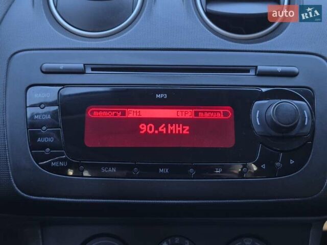 Красный Сеат Ибица, объемом двигателя 1.2 л и пробегом 201 тыс. км за 4900 $, фото 24 на Automoto.ua