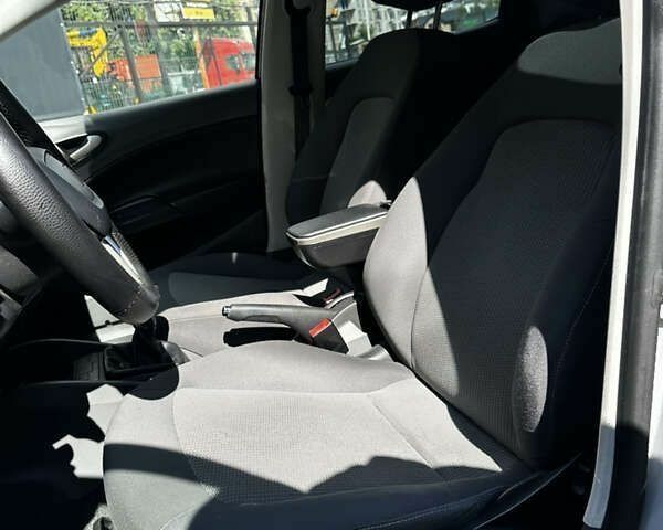 Сеат Ibiza, об'ємом двигуна 1.6 л та пробігом 168 тис. км за 6900 $, фото 4 на Automoto.ua