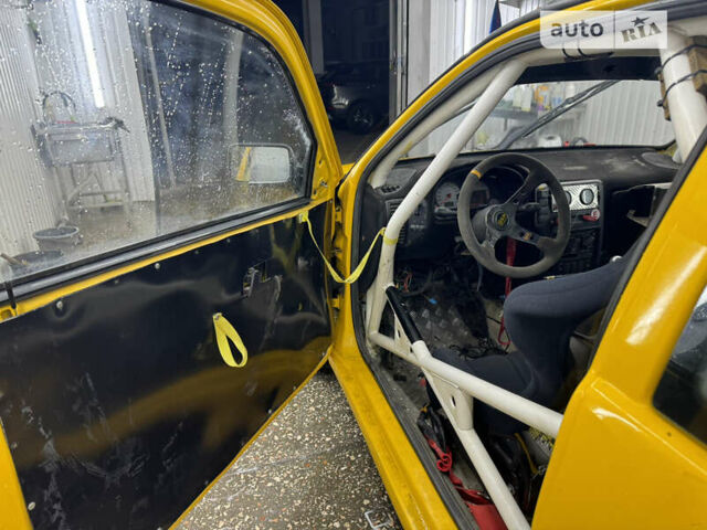 Желтый Сеат Ибица, объемом двигателя 2 л и пробегом 50 тыс. км за 2150 $, фото 3 на Automoto.ua