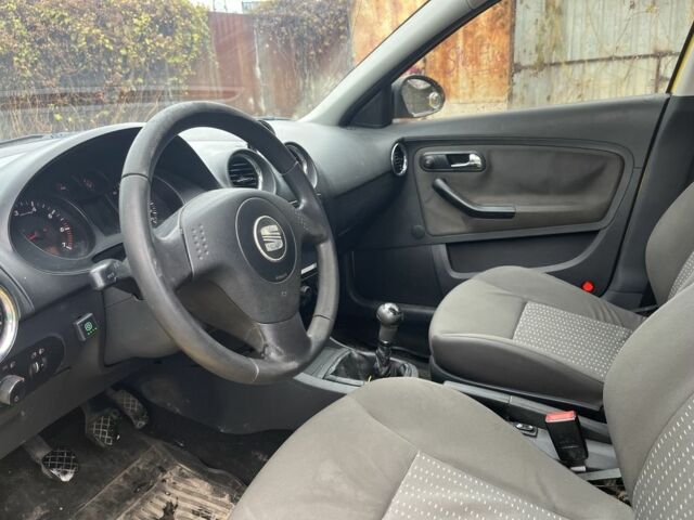 Сеат Ibiza 2004 у Вышгороде на Automoto.ua Жовтий Сеат Ibiza, об'ємом двигуна 1.4 л та пробігом 256 тис. км за 2100 $, фото 6 на Automoto.ua