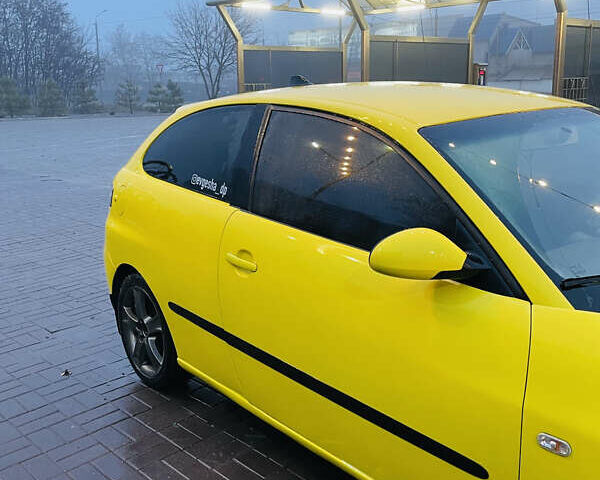 Желтый Сеат Ибица, объемом двигателя 1.98 л и пробегом 209 тыс. км за 3500 $, фото 2 на Automoto.ua