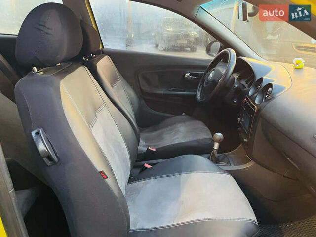 Желтый Сеат Ибица, объемом двигателя 1.98 л и пробегом 209 тыс. км за 3500 $, фото 5 на Automoto.ua