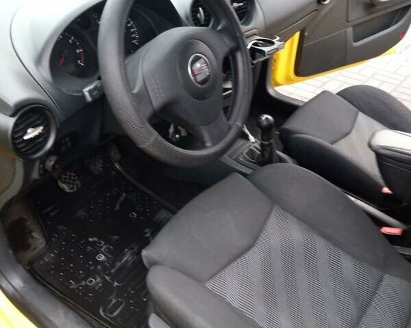Жовтий Сеат Ibiza, об'ємом двигуна 1.4 л та пробігом 160 тис. км за 3100 $, фото 2 на Automoto.ua