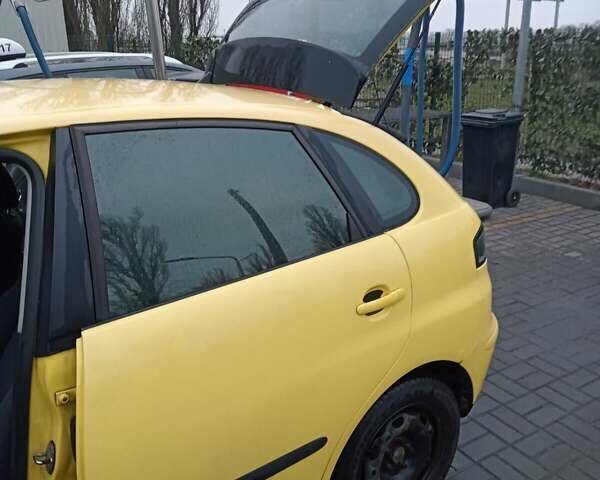 Жовтий Сеат Ibiza, об'ємом двигуна 1.4 л та пробігом 160 тис. км за 3100 $, фото 1 на Automoto.ua