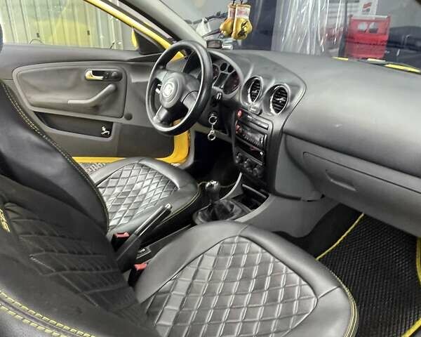Жовтий Сеат Ibiza, об'ємом двигуна 1.4 л та пробігом 206 тис. км за 3300 $, фото 7 на Automoto.ua