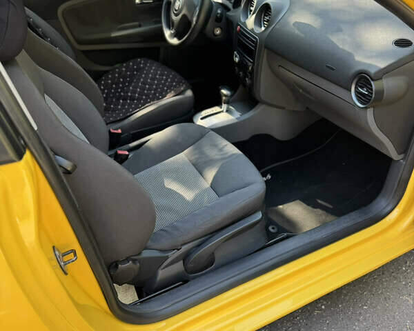 Жовтий Сеат Ibiza, об'ємом двигуна 1.4 л та пробігом 200 тис. км за 4200 $, фото 9 на Automoto.ua