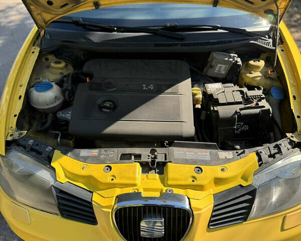 Жовтий Сеат Ibiza, об'ємом двигуна 1.4 л та пробігом 200 тис. км за 4200 $, фото 15 на Automoto.ua