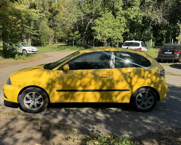 Жовтий Сеат Ibiza, об'ємом двигуна 1.4 л та пробігом 200 тис. км за 4200 $, фото 4 на Automoto.ua
