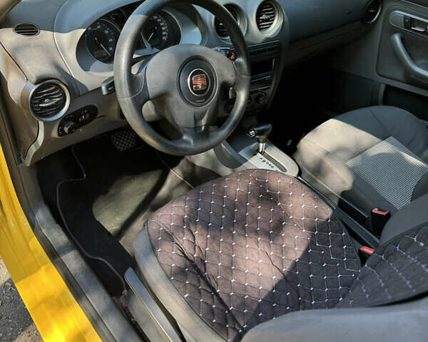 Жовтий Сеат Ibiza, об'ємом двигуна 1.4 л та пробігом 200 тис. км за 4200 $, фото 12 на Automoto.ua