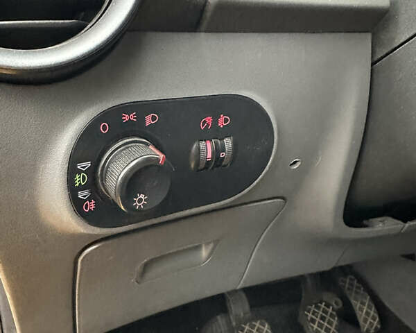 Желтый Сеат Ибица, объемом двигателя 1.4 л и пробегом 343 тыс. км за 3500 $, фото 14 на Automoto.ua