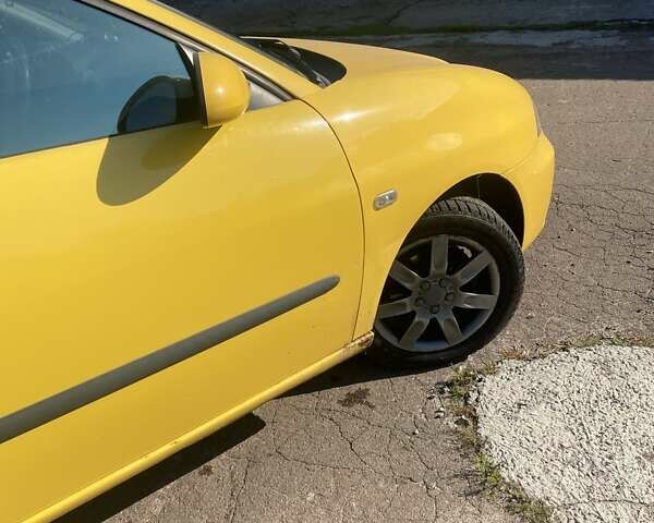 Желтый Сеат Ибица, объемом двигателя 1.4 л и пробегом 234 тыс. км за 4000 $, фото 8 на Automoto.ua