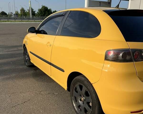 Жовтий Сеат Ibiza, об'ємом двигуна 2 л та пробігом 280 тис. км за 4000 $, фото 2 на Automoto.ua