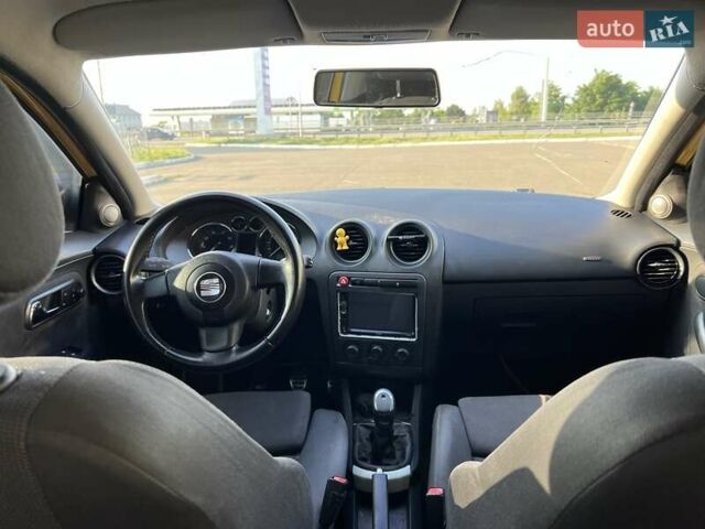 Жовтий Сеат Ibiza, об'ємом двигуна 2 л та пробігом 280 тис. км за 4000 $, фото 4 на Automoto.ua